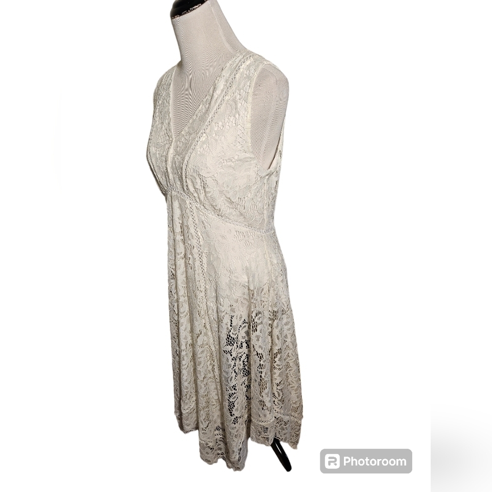 Elegant Lace Sleeveless Dress